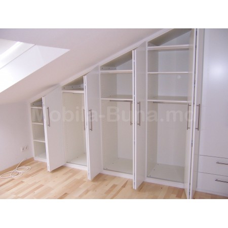 Шкафы под углом  для мансарды 